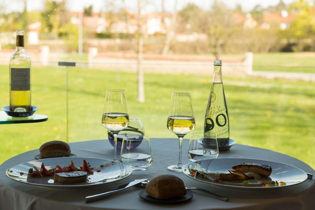 Domaine La Charpiniere, The Originals Collection Hotel Saint-Galmier Restaurante foto